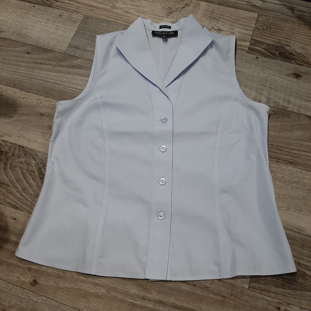 Jones New York sleeveless Light blue blouse shirt size 6 NWOT